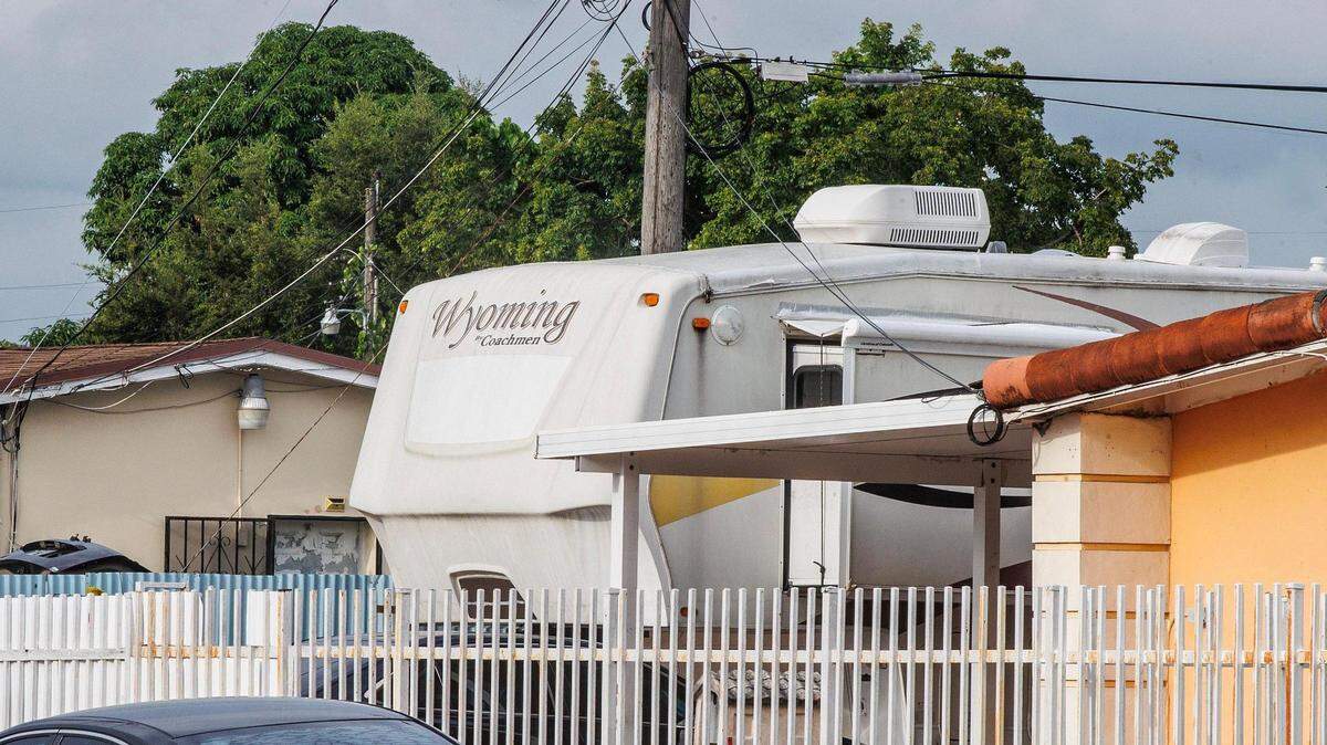 Miramar police identified 80 RVs parked outside homes and possibly used as rental property in eastern Miramar.  Photo by Pedro Portal pportal@miamiherald.com