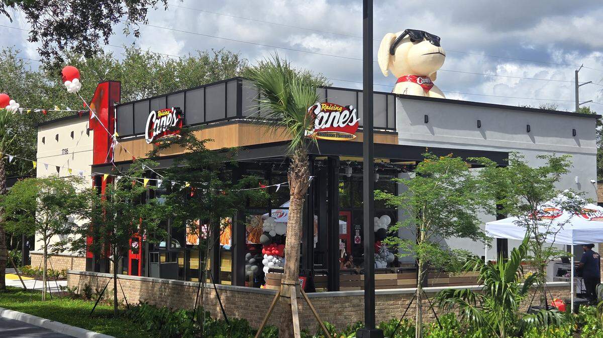 Raising Cane’s had its grand opening in Miramar on Tuesday, Oct. 21, offering prizes to early arrivals.