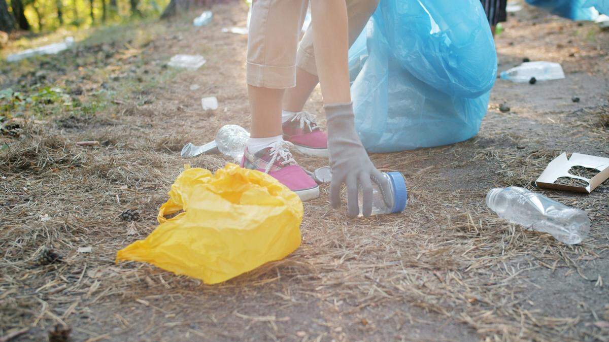 Students and residents get together each year in Miramar to pick up trash around the city.