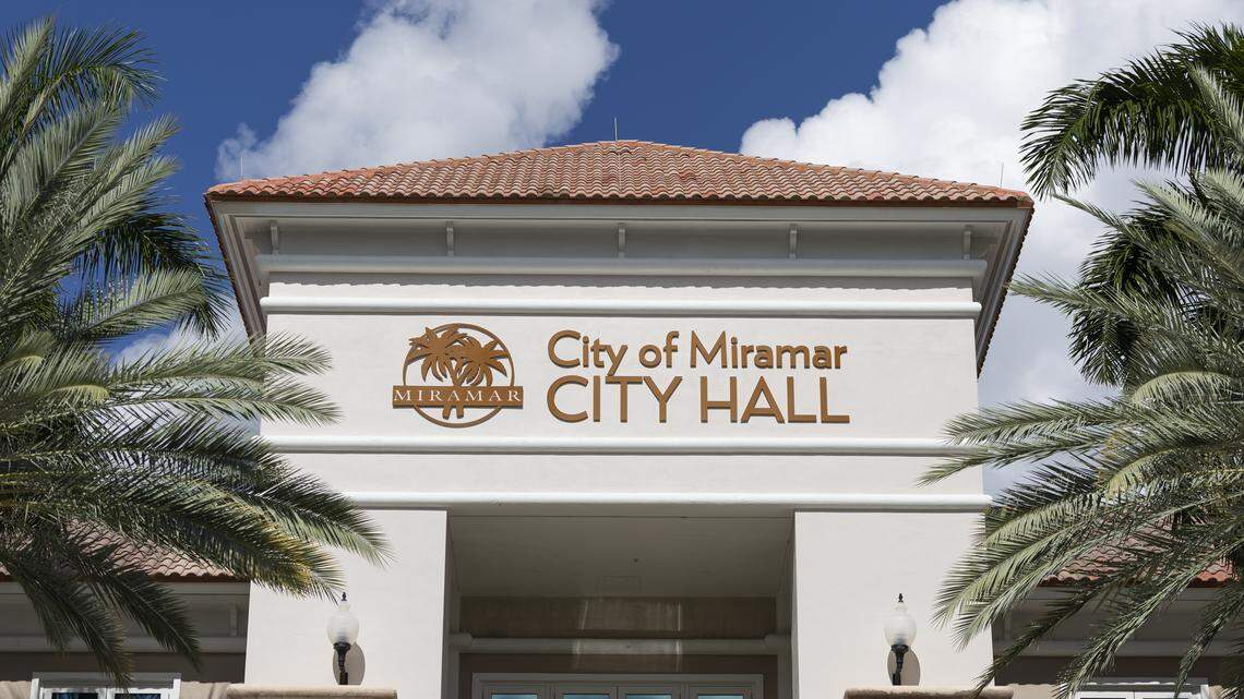 This week in Miramar: Cocktail hour, passport services, commission meeting & more