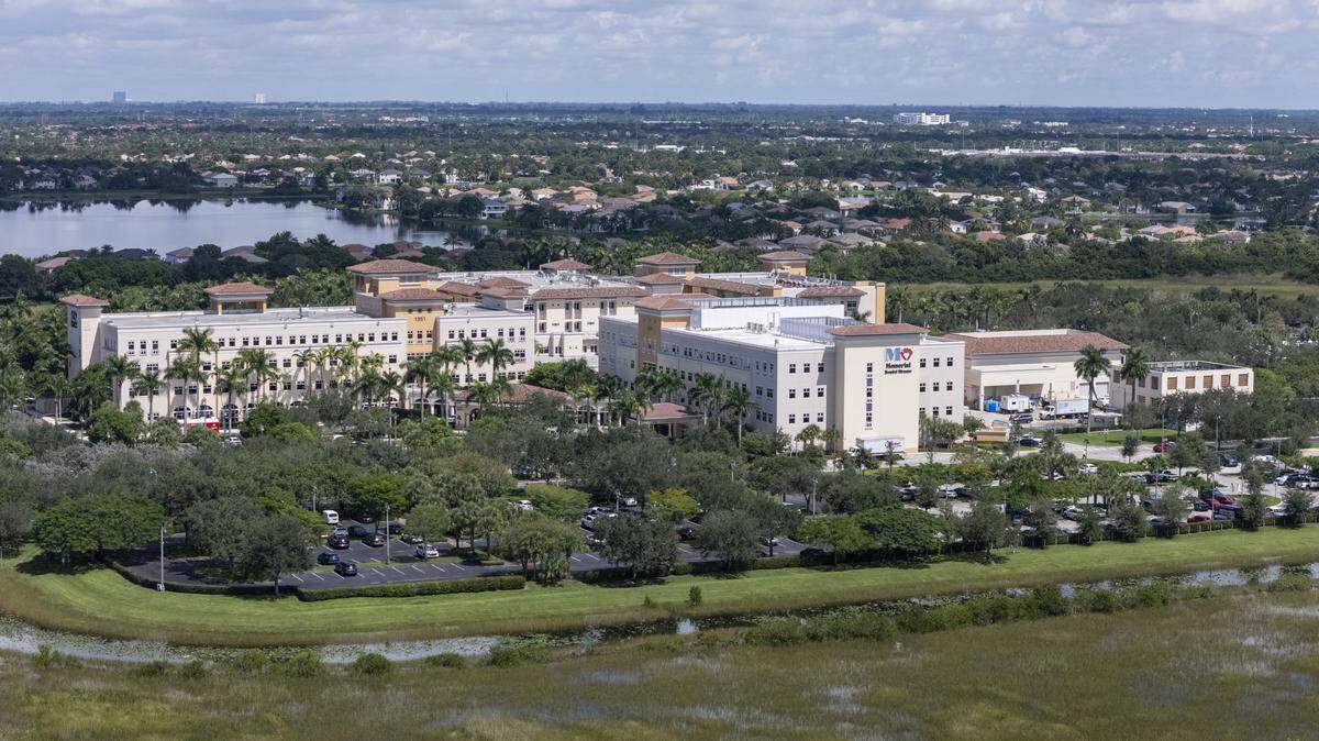 Memorial Hospital Miramar received an A rating from Leapfrog Group, highlighting its high safety standards.